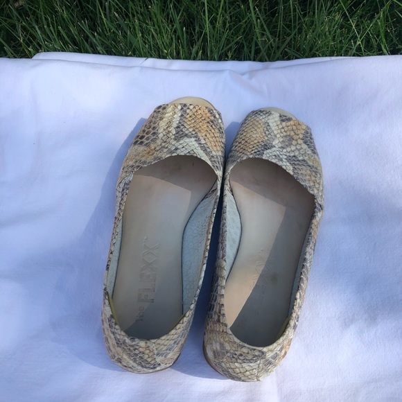 Snake print flats - Picture 3 of 6